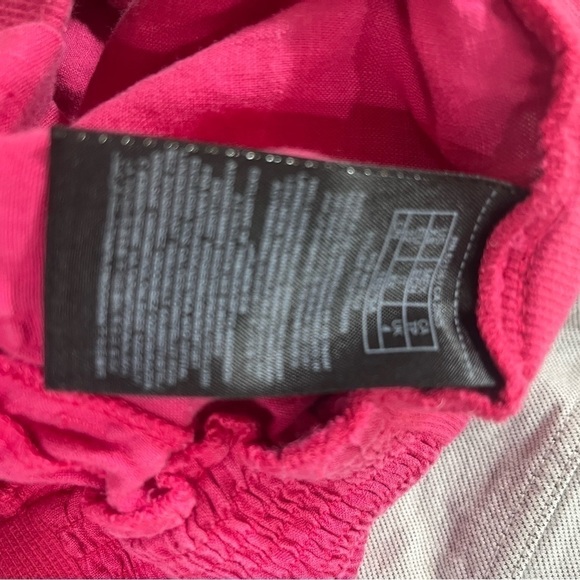 Guess Womans 100% Linen Short Shorts Size XS. Hot Pink With Gold Buttons - Picture 3 of 3